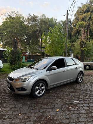 FORD FOCUS 2.0 GLX 16V FLEX 4P AUTOMÁTICO FORD FOCUS 2.0 GLX 16V FLEX 4P AUTOMÁTICO